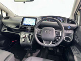 運転席まわりです。 各操作スイッチは使いやすい位置に配置されてます。