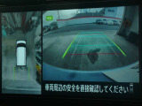 ☆全周囲カメラが駐車をアシスト☆4つの高解像度カメラで車の周囲を撮影!見えにくい死角の駐停車も驚く程に楽々です。バックカメラは、車庫入れの時は勿論、後方の安全確認もできて安心です♪