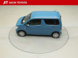 室内は、特に気になる臭い等がございませんが、フロアマットがございません。社用車なので、ドアバイザーも装着していません。ごめんなさい。