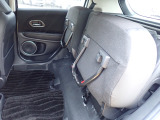◆チップアップ&ダイブダウン機構付【ULTR SEAT】は後席座面を左右分割で跳ね上げることができます。トランクで積載できない背の高い荷物をラクラク収納できます。ホンダ車ならではの人気装備です。