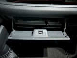 【グローブボックス】大容量のグローブボックスです!!車検証ケース他、日頃使う小物類の収納スペースもたくさんあります!