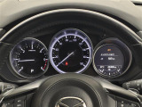 【メーターまわり】ドライバーから見やすい位置にあって安全運転に寄与します。マルチインフォメーションディスプレイでは、クルマに関するたくさんの情報を確認可能。