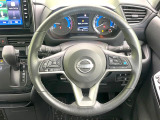 【純正革巻きステアリング】上質な革を使用することで、手にしっかり馴染みとても運転しやすいハンドルです♪