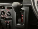 センターパネルにシフトがあるので、お足元も開放され広々とご利用していただけ、左右の移動も楽々です( &acute;&forall;&lsquo; )
