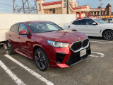 BMW xDriveの魅力は、走行状況と路面状況の変化をリアルタイムに把握し、4輪のトラクションを絶えず最大限に保つことで、どんなコンディションにおいても揺るぎない走りを実現させてくれます。