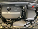 BMWのエンジンは世界的にも認められている高性能エンジンです。レスポンスがよく高回転型の心地よい吹きあがりなど駆け抜ける歓びのキーになる部分でございます。