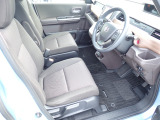 ◆【シートハイトアジャスター】シート横のレバー操作でシートの座面が上下に動きます!女性の方に喜ばれる装備です。