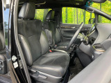 運転席まわりには十分なスペースがあり、大柄な方でもゆったり運転していただける環境です。