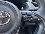 レーダークルーズコントロールを搭載しております。前車との距離をレーダーで測り一定の車間距離とスピードを保つとても便利な機能です。高速道路で楽に安心安全です!