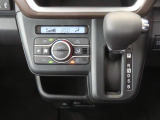 オートエアコンで暑い夏も寒い冬も快適な車内で運転出来ます。