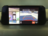 360&deg;ビューモニターでは前後左右4つのカメラ映像をさまざまな走行状況に応じて切り替えてセンターディスプレイに表示することで、駐車時や狭い道でのすれ違い時、見通しの悪い交差点進入時でも安心感を高めます