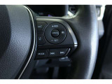 【レーダークルーズコントロール】アクセルペダルを踏まなくても、車間制御モードでは、先行車の車速変化に合わせた追従走行を行い、自動的に加速・減速・停止をします。