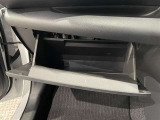 グローブボックス。