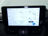 【ディスプレイオーディオ】・・・大型ディスプレイに各種オーディオ機能(AM/FMチューナー、Bluetooth対応)とスマートフォン連携機能を搭載。