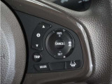 ◆アダプティブクルーズコントロール◆予め設定した車速内でクルマが自動的に加減速。前走車との適切な車間距離を維持しながら追従走行します。【LKAS】車線維持支援システムでステアリング操作を支援。