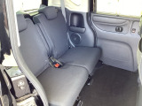 スライドドアだから、隣の車との距離が近い駐車場でも安心。チャイルドシートへの乗せ降ろしや、大きな荷物の積み込みもストレスなく行えます。