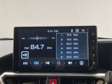 ディスプレイオーディオです。ナビゲーションは付いてございません。携帯電話を接続し地図を画面に表示する事が可能となります(対応機種に津、今してはスタッフまでお問合せ下さい)