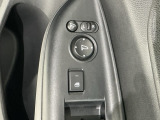 狭い駐車場で便利な電動格納ドアミラーが付いています。