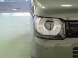 LEDヘッドライトは、点灯の瞬間から光量を発揮し、突然暗くなるトンネルなどでの安定感を高めます。