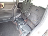 ◆チップアップ&ダイブダウン機構付【ULTR SEAT】は後席座面を左右分割で跳ね上げることができます。トランクで積載できない背の高い荷物をラクラク収納できます。ホンダ車ならではの人気装備です。