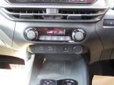 オートエアコン搭載!ワンタッチで車内温度を一括管理できます!!