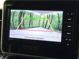 【バックカメラ】駐車時に後方がリアルタイム映像で確認できます。大型商業施設や立体駐車場での駐車時や、夜間のバック時に大活躍!運転スキルに関わらず、今や必須となった装備のひとつです!