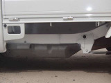 フレーム見える部分と荷台3面パネル見える部分を塗装済み。