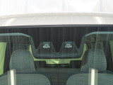 安全装備次世代スマートアシスト付です。毎日の運転で感じる不安や緊張を減らしヒヤッとするシーンの回避をサポートします。みんなに安全・安心を。