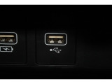 USBオーディオ用ソケットがついていますので携帯電話などを接続すれば音楽等の再生が可能です!