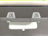 【スズキ セーフティサポート】走行中に前方の車両等を認識し、衝突しそうな時は警報とブレーキで衝突回避と被害軽減をアシスト。より安全にドライブをお楽しみいただけます。