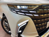 【シーケンシャルターンランプ付きLEDヘッドライト】人気の『流れるウィンカー』付きのLEDヘッドライトを装備♪高級感はもちろん、点灯時は存在感たっぷりで他車からも認識されやすく安心です。