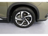 純正アルミホイール装備、タイヤサイズは225/55R18!シンメトリカルAWDとe-BOXERの走りをお楽しみください!