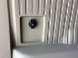 【アクセサリーソケット(電源ソケット)】電源からケーブルをつなげば、スマートフォンなどの電子機器の充電などを行うことができます。ゲーム機器や、カメラの充電にも便利ですね。