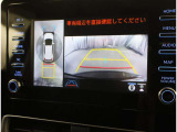 パノラミックビューモニター付きです。車両を上から見たような映像をディスプレイオーディオ画面に表示。運転席からの目視だけでは見にくい、車両周辺の状況をリアルタイムでしっかり確認できます。