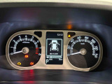 様々な車両情報を表示できるTFTマルチインフォメーションディスプレイを中央に配した視認性の高い大型2眼メーターです