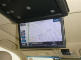 【大画面の後席モニター】大迫力でTVやDVDなどの動画を楽しめます。お子様やロングドライブには必需品ですよね!