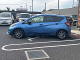 当店は照明・屋根付きスペースございますので雨天時も安心して現車確認が可能です。