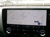 DCM(専用通信機)を装備したコネクティッドナビです。詳しくは営業スタッフにお問い合わせください。