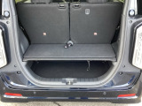 2段でも積める便利な荷室。備え付けのボードを使えば上下で積みわけができて便利です。
