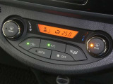 【オートエアコン】車内温度を感知して自動で温度調整をしてくれるのでいつでも快適な車内空間を創り上げます!どの席に座っても快適なドライブが楽しめます♪