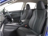 長時間の運転も疲れにくいフロントシート!体をしっかり支えてくれて運転がしやすい形状です!!