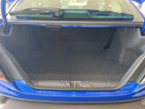積み下ろしのしやすいデッキにはたっぷりと荷物を積み込んでいただけます。遊びから仕事まで、様々なシーンで頼れます♪