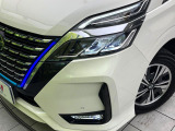 【LEDヘッドライト】悪天候や夜間走行時も良好な視界を確保し安心して運転できる高輝度LEDヘッドライトを装備!点灯速度が早く、消費電力も抑えられています。