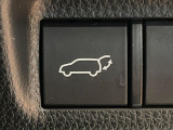 【パワーバックドア】スマートキーや運転席のボタンを押すだけでリアゲートが自動で開閉します!荷物を持っている時や、高い位置にあるバックドアを閉める際に便利な機能です♪