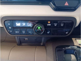 運転席と助手席のシートヒーター!スマホの充電もできます!