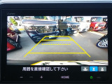 【バックカメラ(3モード)】視点を切り替えて後方を確認でき、駐車や車庫入れも安心です。