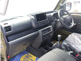 お車選びをお楽しみ頂けるよう、在庫車の展示スペースを十分に確保しております。
