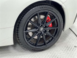 タイヤサイズは215/40R18!純正アルミホイール!残り溝は5ミリ程度です!