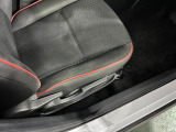 痛みの出やすい運転席シートの角、フロアマット、座面、ともに良好です