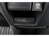 スマートフォンなどの音楽再生が可能なUSB接続ジャック装備車両です♪♪♪